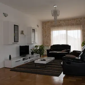https://apartment-adriana-trogir-21220.splithotels.org