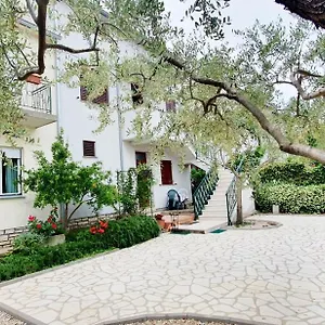 https://cecillia-mare-apartments.in-istria.net